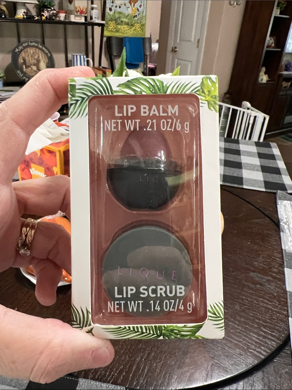 New LIQUE Black Lip Balm & Lip Scrub Duo